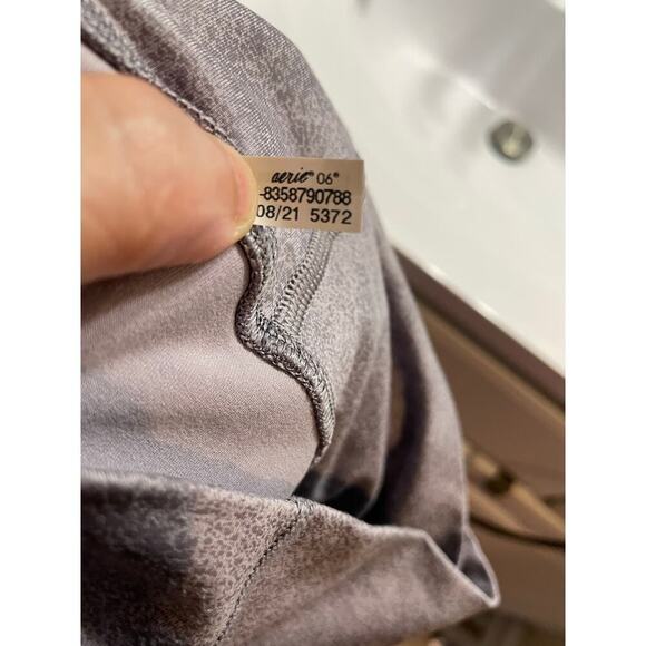 OFFLINE By Aerie The Hugger Purple Crossover High Waisted Crackle Legging Sz Med - Picture 12 of 13